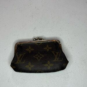EXTREMELY RARE Louis Vuitton change purse saks fifth avenue edition